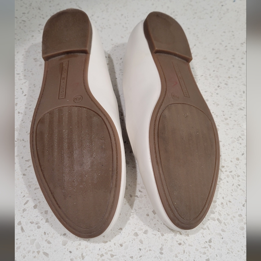 Tommy Hilfiger White Leather Logo Medallion Ballet Flats | Size 9.5 - Picture 5 of 6